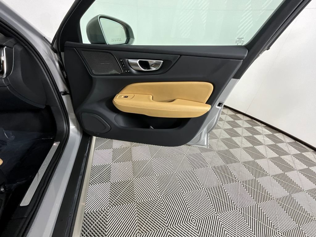 Used 2025 Volvo V60 B5 Cross Country Ultra w/ Protection Package Premier image 21