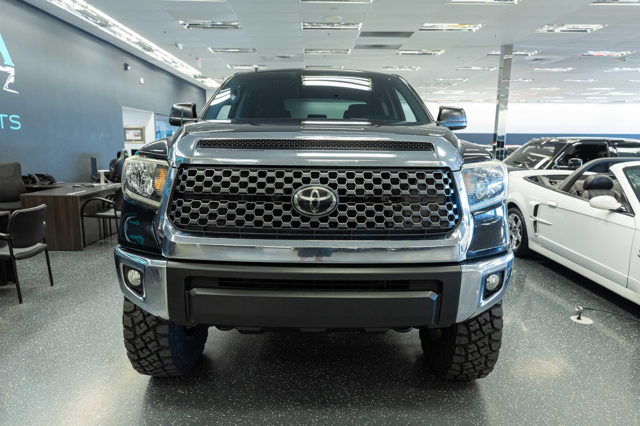 Used 2019 Toyota Tundra SR5 AWD/4WD image 2