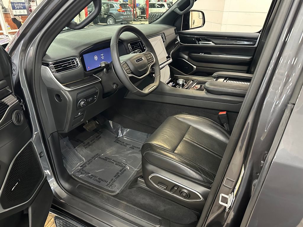 Used 2024 Jeep Wagoneer 4WD image 9