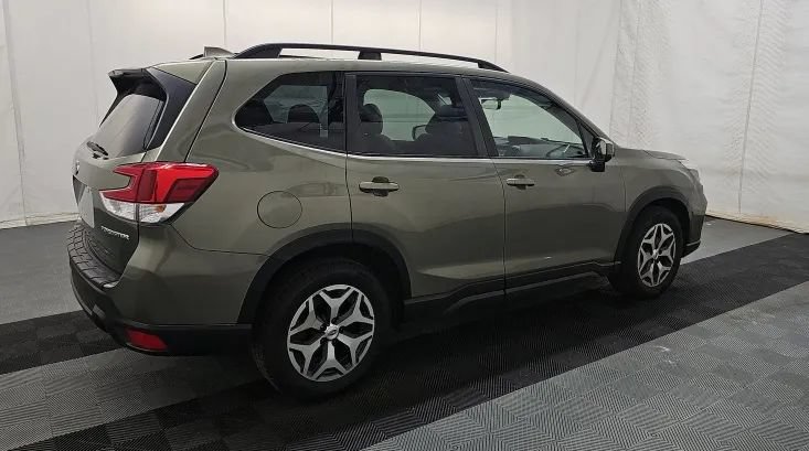 Used 2021 Subaru Forester Premium AWD/4WD image 2