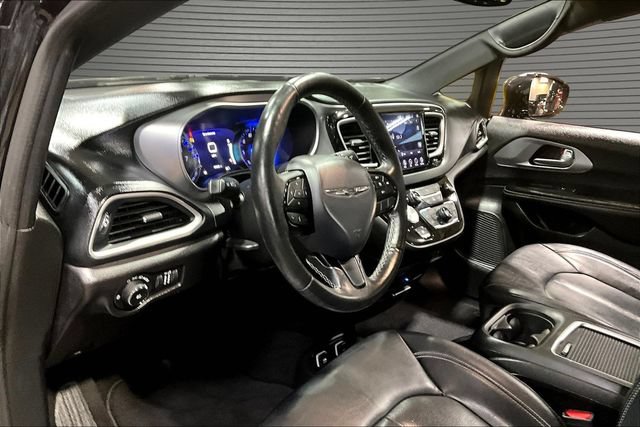 Used 2020 Chrysler Pacifica Touring-L Plus w/ S Appearance Package FWD image 16