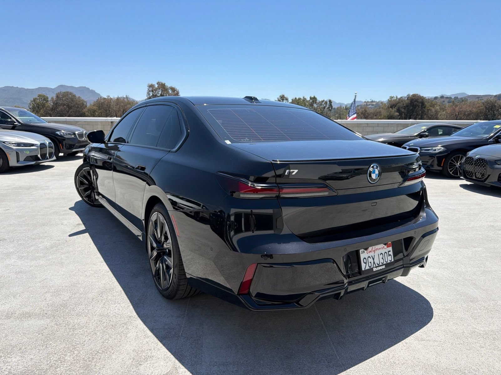 Certified 2023 BMW i7 xDrive60 w/ Executive Package 2 AWD/4WD image 2