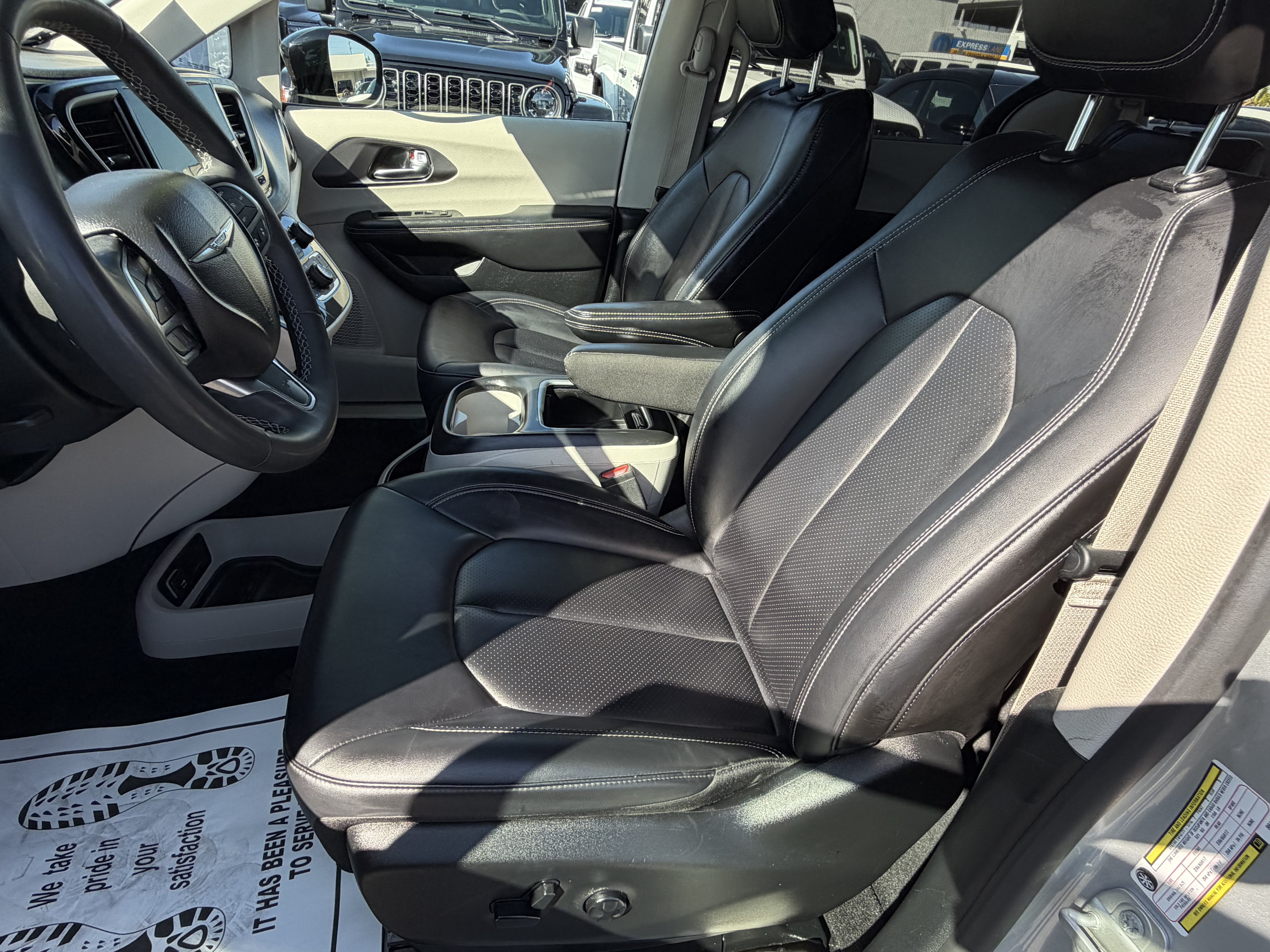 Certified 2024 Chrysler Pacifica Touring-L FWD image 20