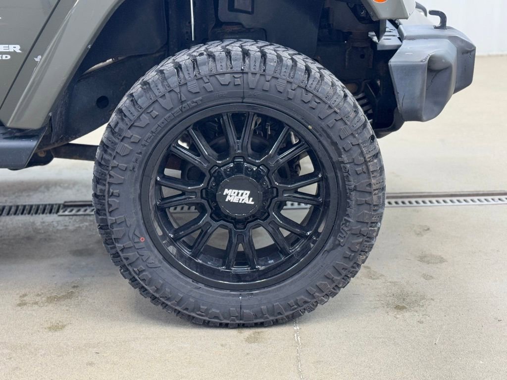 Used 2016 Jeep Wrangler Unlimited Sahara w/ Dual Top Group AWD/4WD image 4