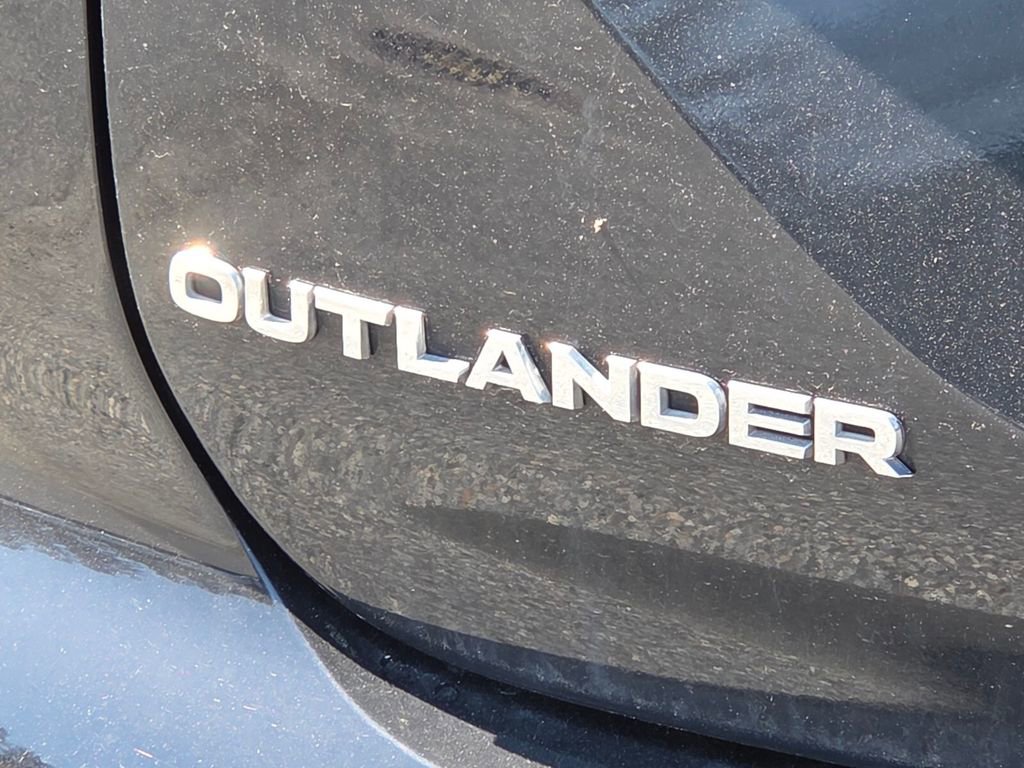 Used 2022 Mitsubishi Outlander SE image 11