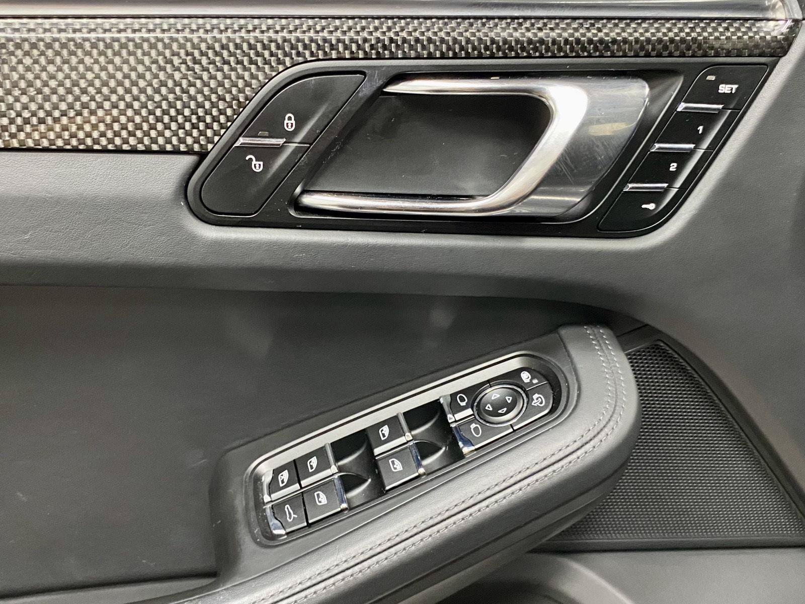 Used 2015 Porsche Macan Turbo AWD/4WD image 13