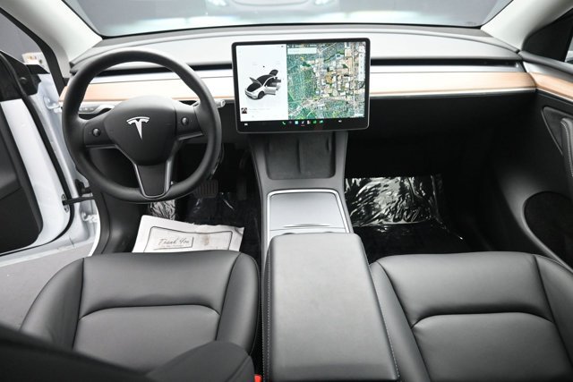Used 2025 Tesla Model Y Long Range RWD image 18