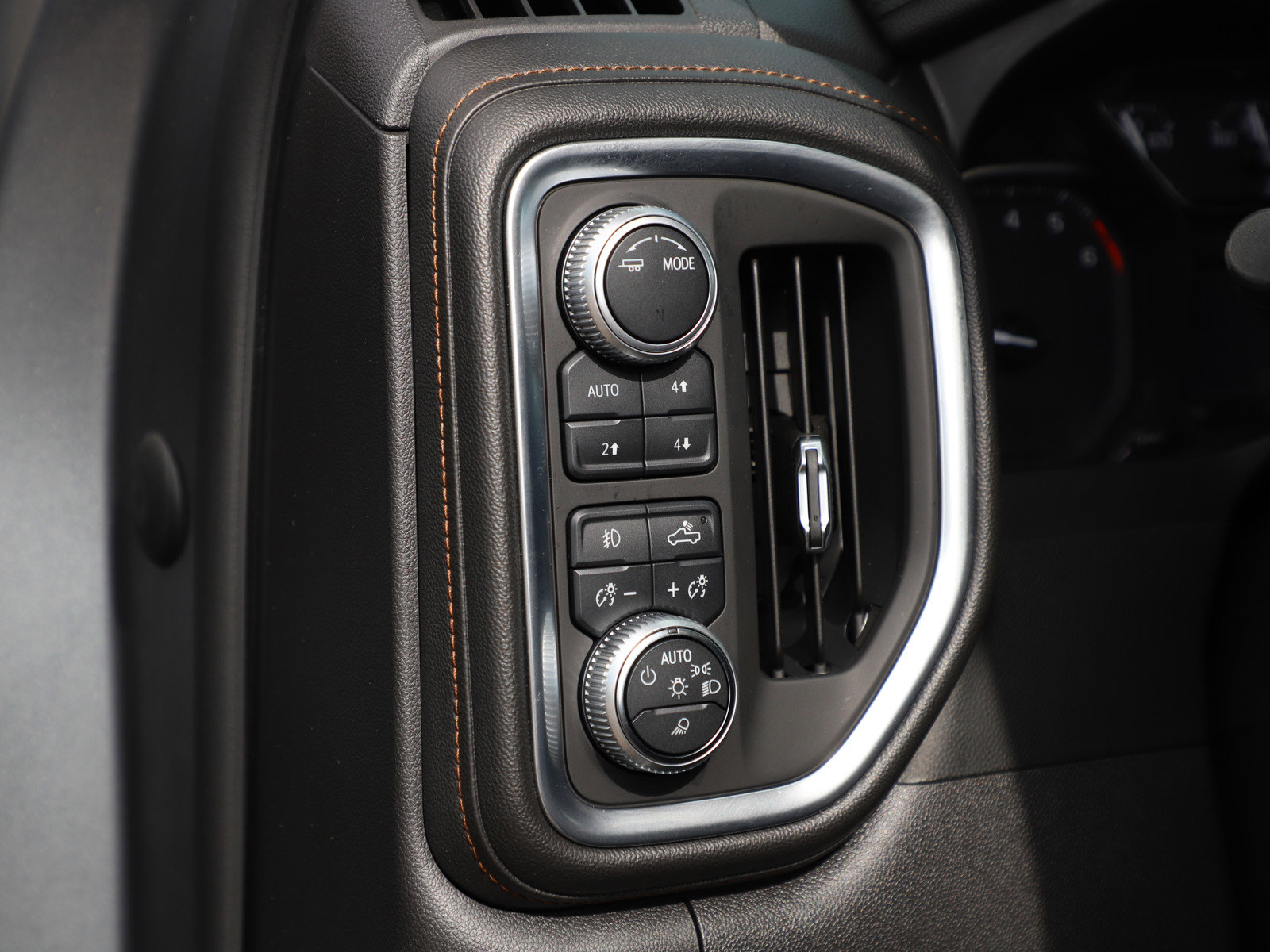 Used 2020 GMC Sierra 1500 AT4 w/ AT4 Premium Package AWD/4WD image 24