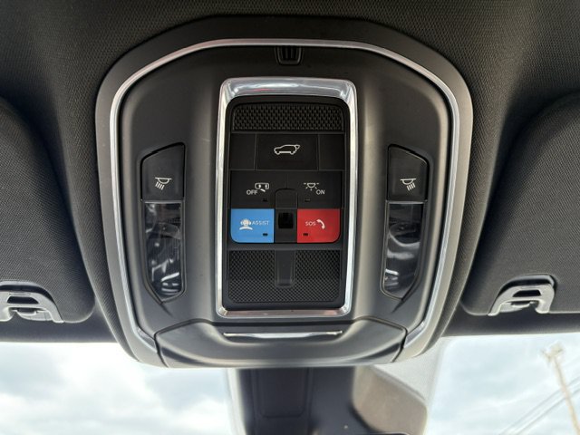 Used 2022 Jeep Wagoneer Series II AWD/4WD image 26