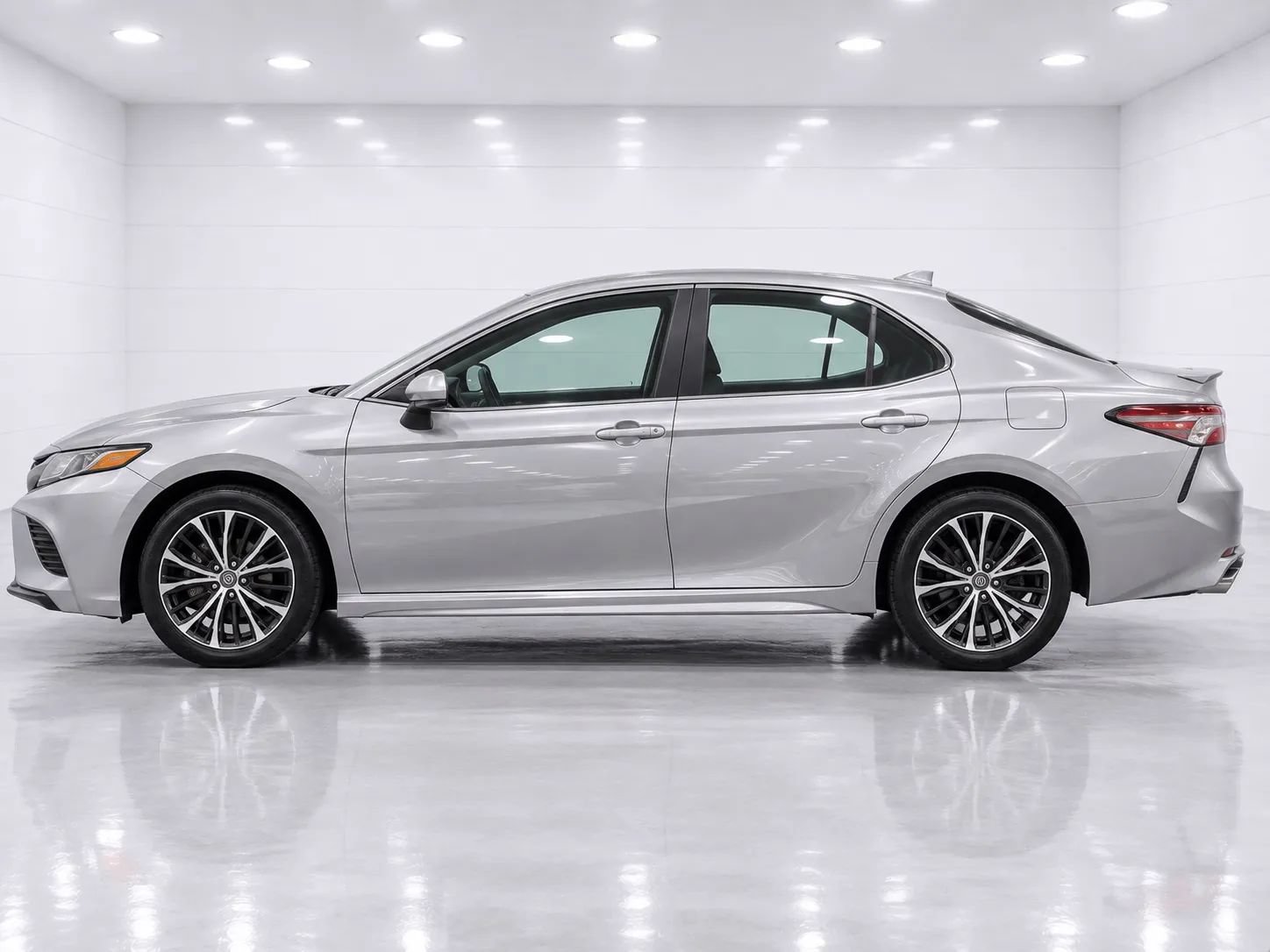 Used 2018 Toyota Camry SE w/ Protection Package (Q2) FWD image 2