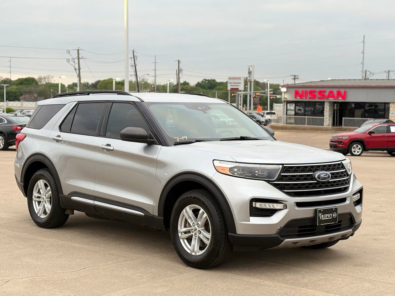 Used 2020 Ford Explorer XLT w/ Equipment Group 202A image 5