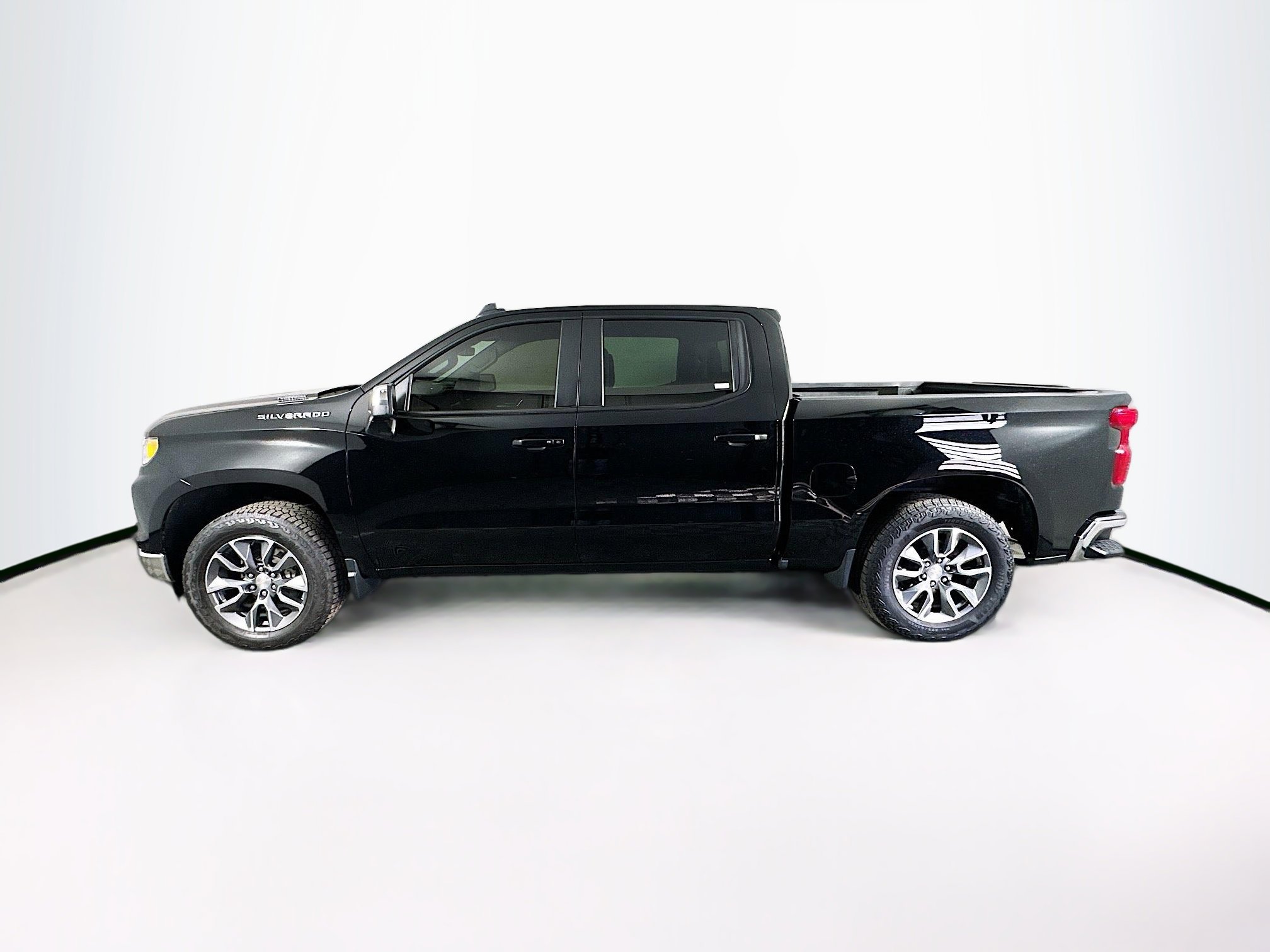 Used 2024 Chevrolet Silverado 1500 LT image 4