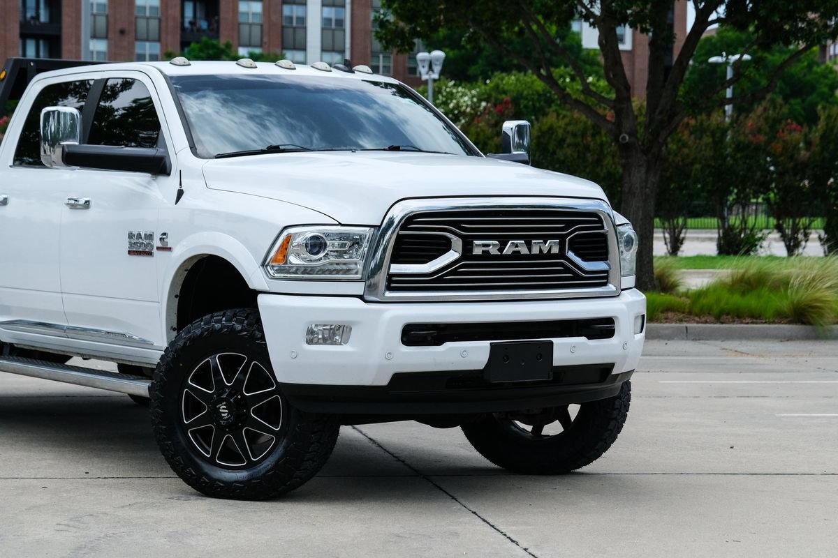 Used 2018 RAM 3500 Laramie Longhorn AWD/4WD image 3