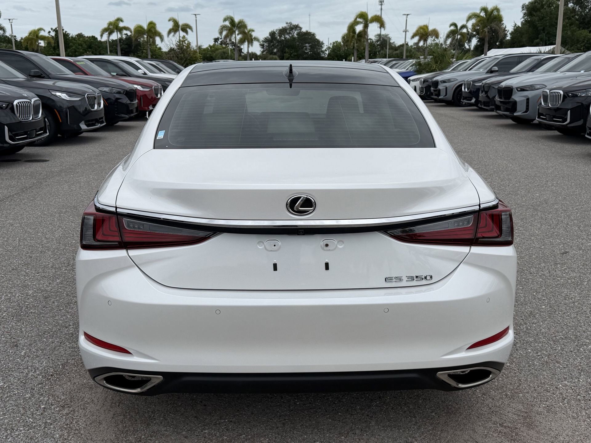 Used 2025 Lexus ES 350 w/ Premium Package FWD image 5