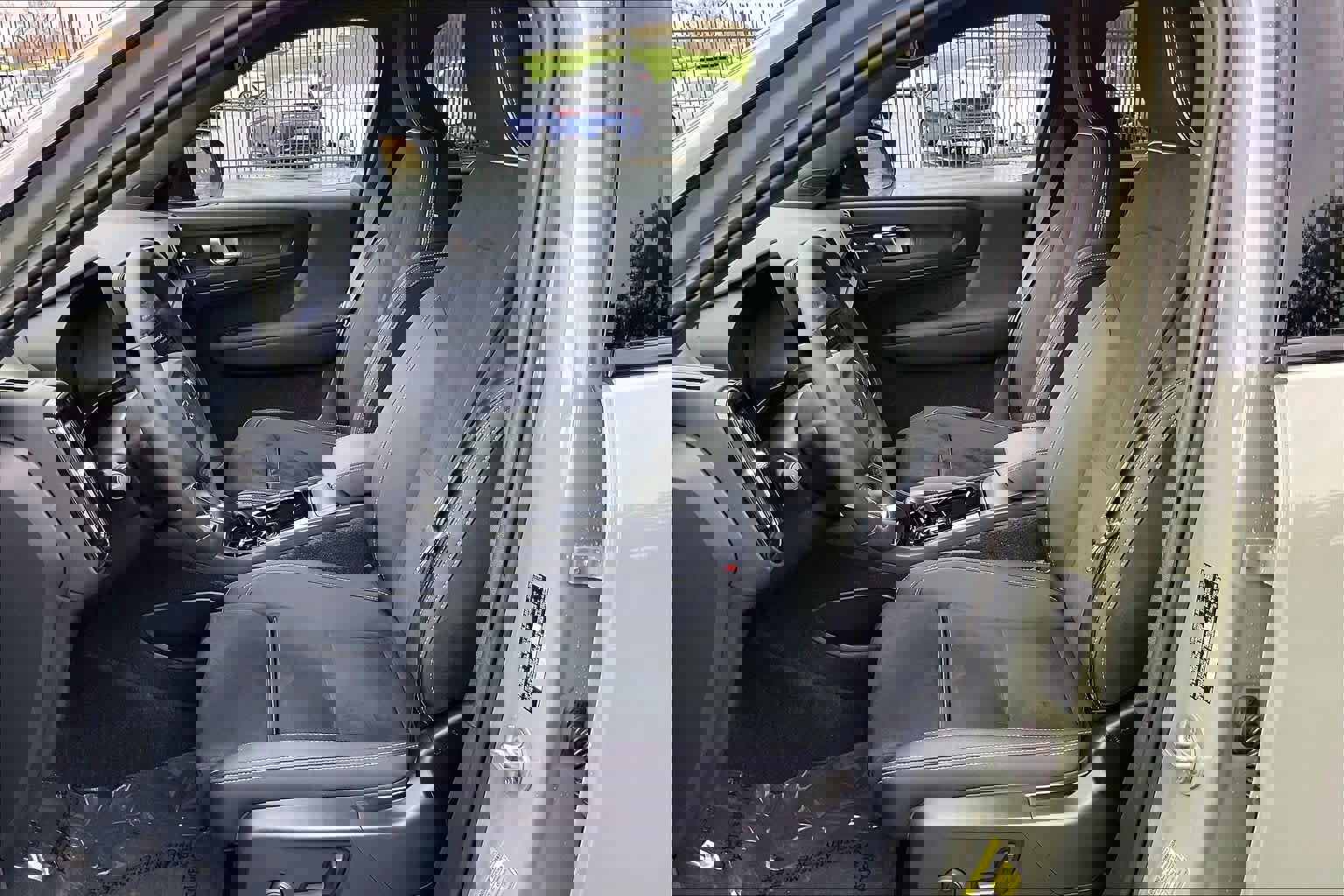 Used 2023 Volvo XC40 Recharge Ultimate image 28