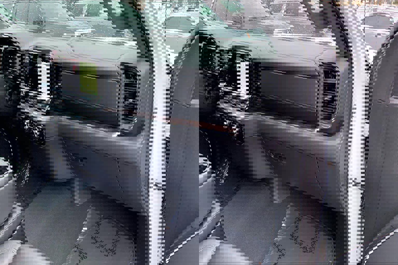 Used 2025 GMC Sierra 1500 SLT image 17