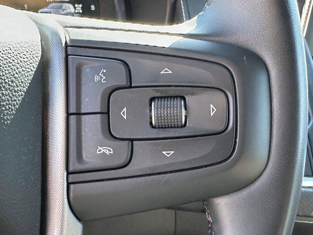 Used 2024 GMC Yukon SLT image 30