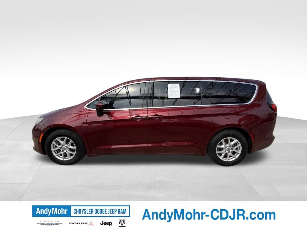 Used 2017 Chrysler Pacifica Touring FWD image 4