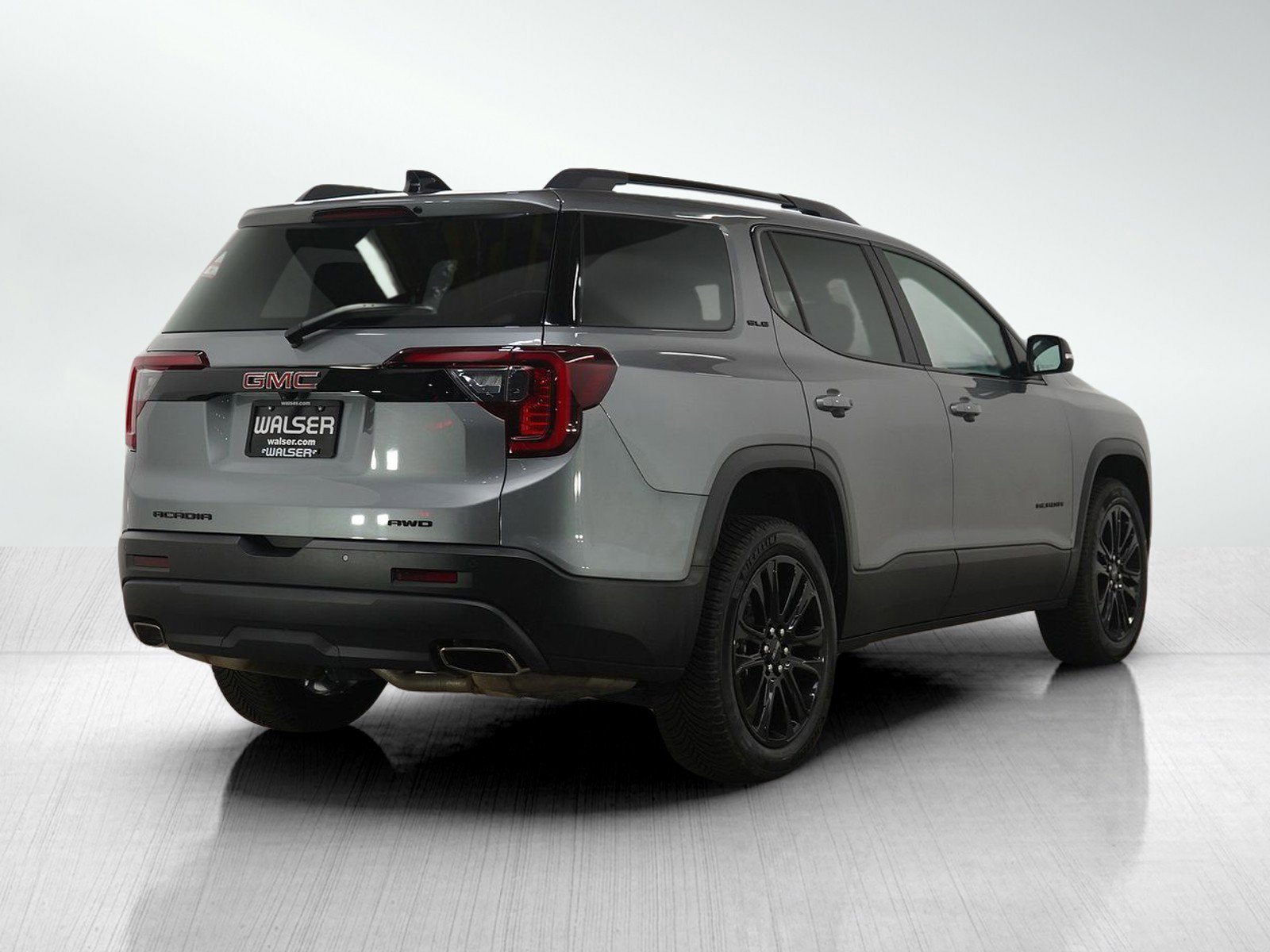 Used 2023 GMC Acadia SLE image 5