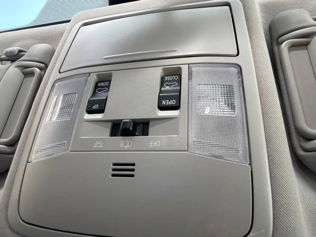Used 2018 Toyota RAV4 XLE AWD/4WD image 25