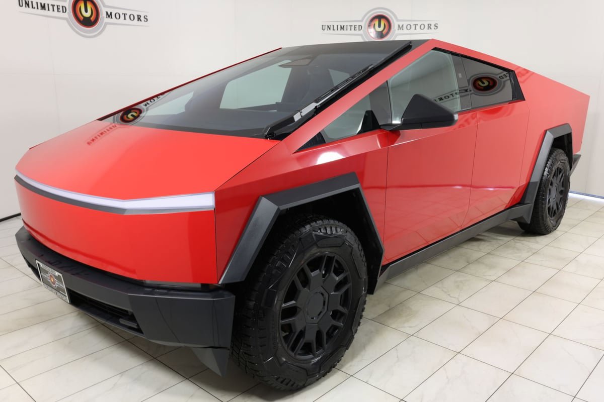 Used 2024 Tesla Cybertruck AWD Crew Cab image 5