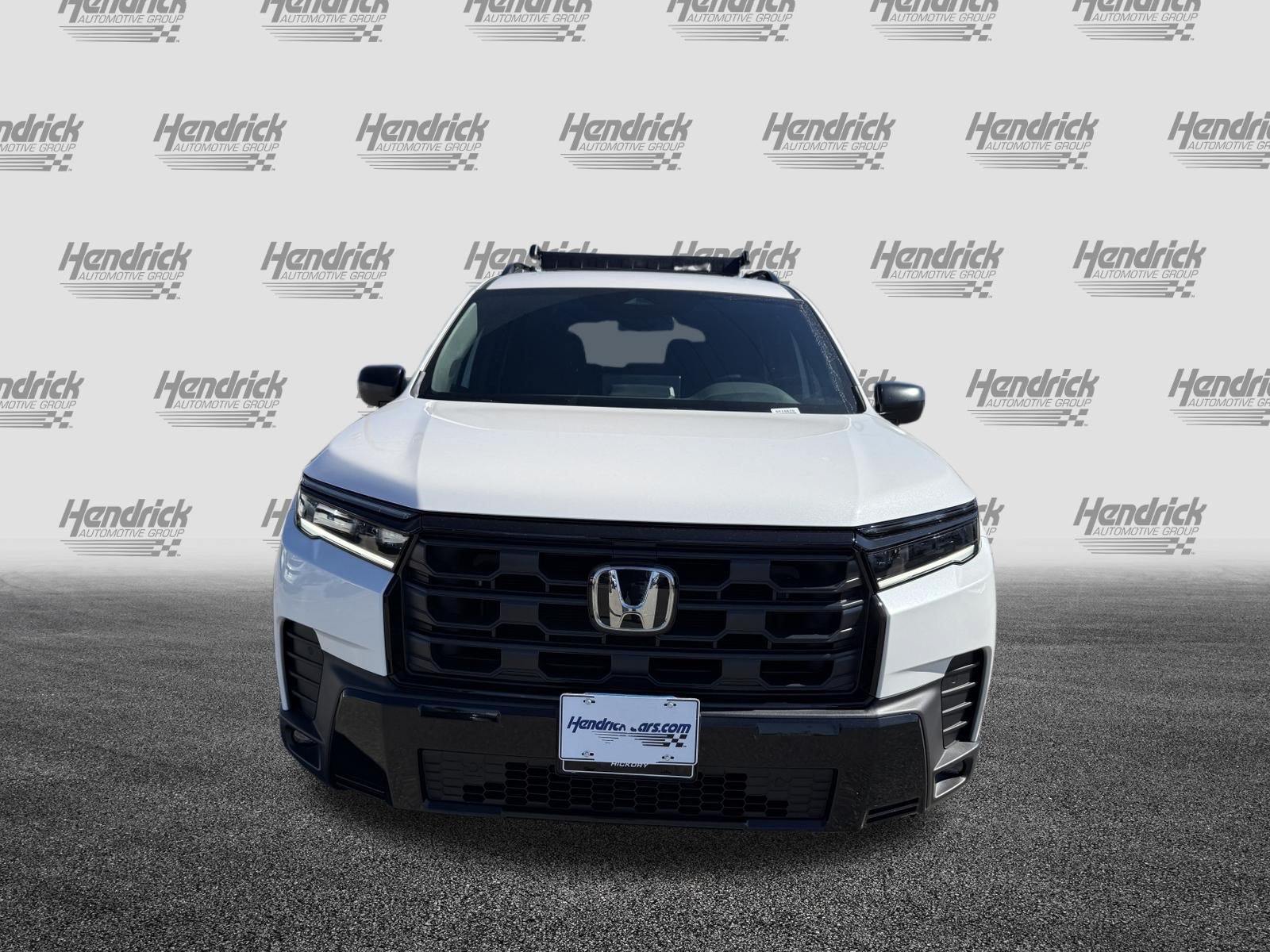 New 2026 Honda Pilot Sport image 3