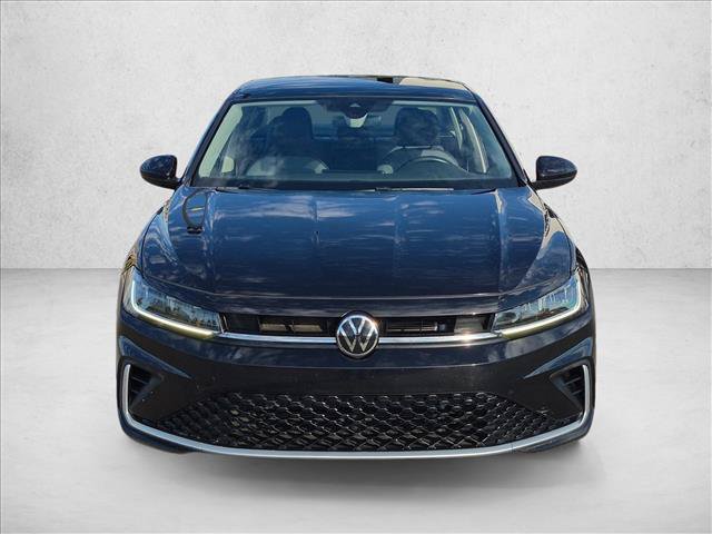 Used 2025 Volkswagen Jetta SE FWD image 2