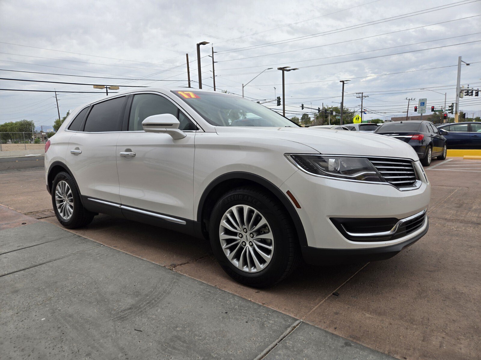 Used 2017 Lincoln MKX Select w/ Select Plus Package FWD image 4