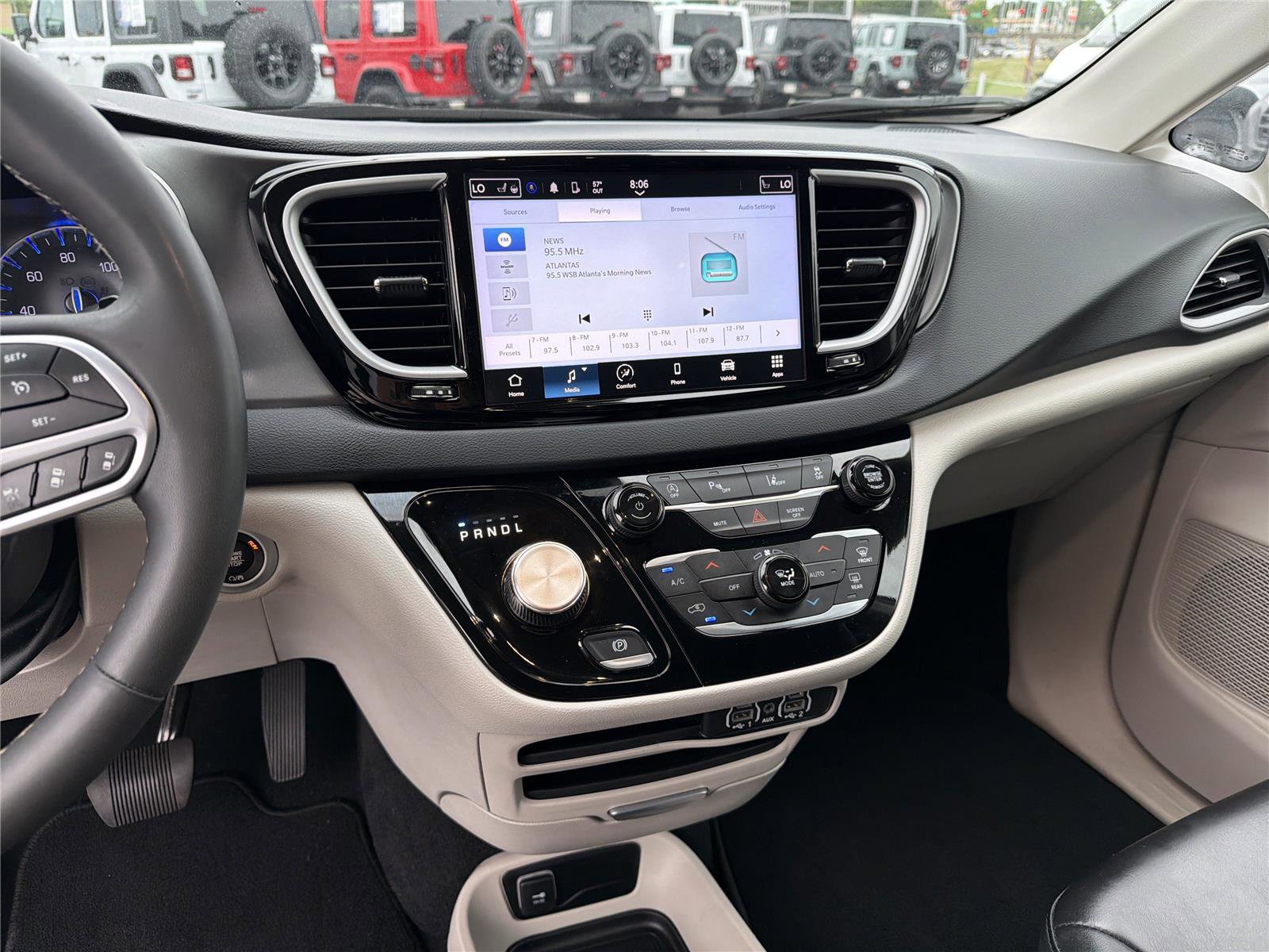 Used 2023 Chrysler Pacifica Touring-L FWD image 29