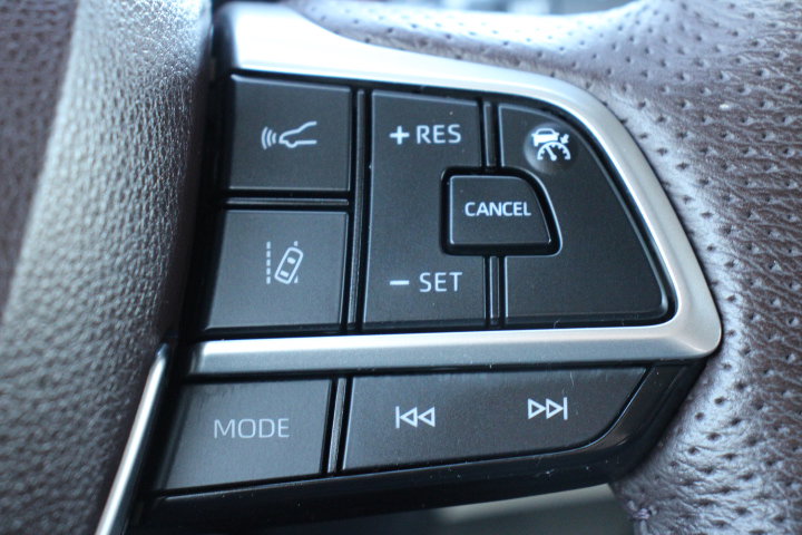 Certified 2023 Toyota Sienna Platinum image 27