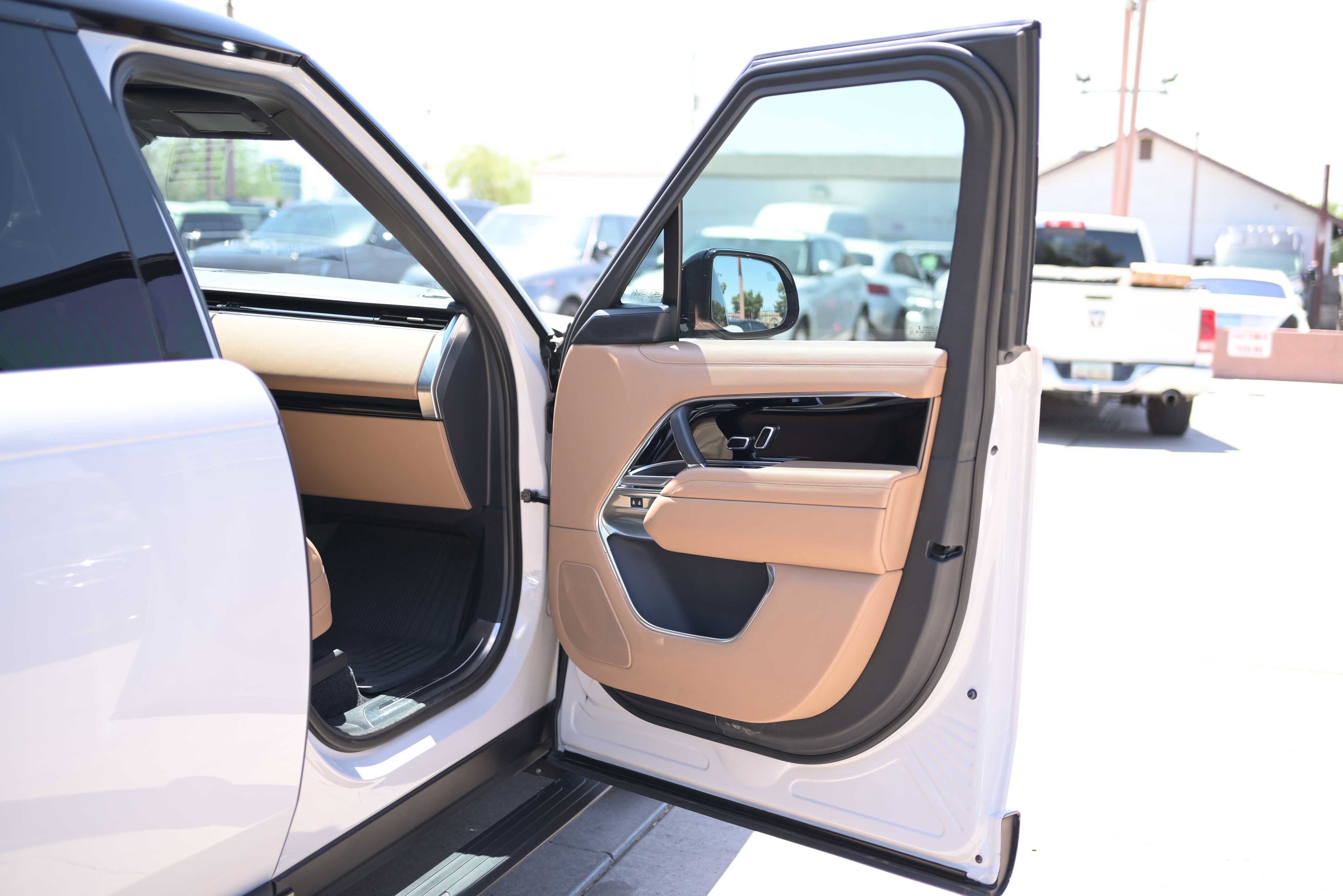 Used 2023 Land Rover Range Rover Long Wheelbase Autobiography AWD/4WD image 16