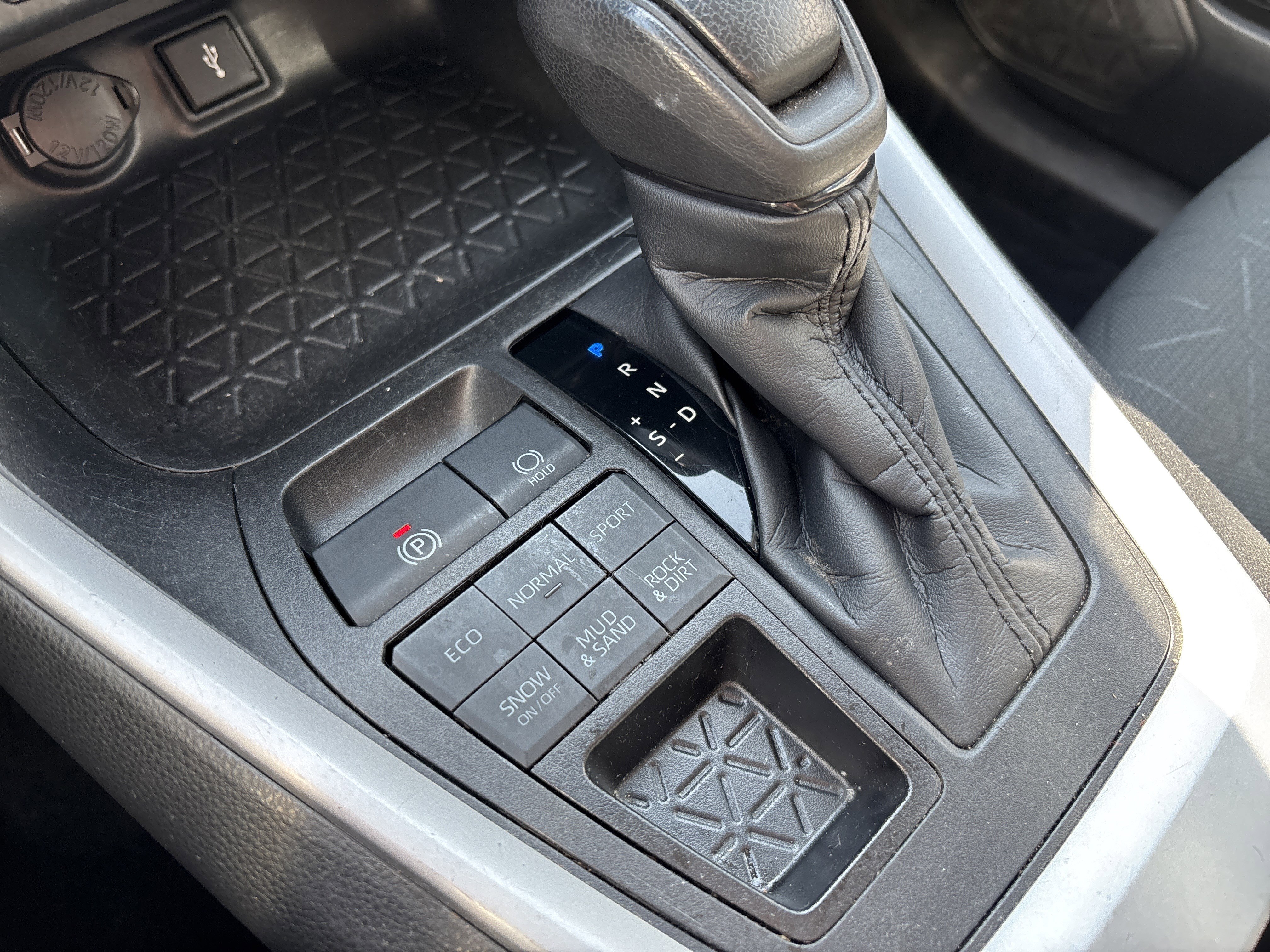 Used 2022 Toyota RAV4 XLE w/ Convenience Package AWD/4WD image 21