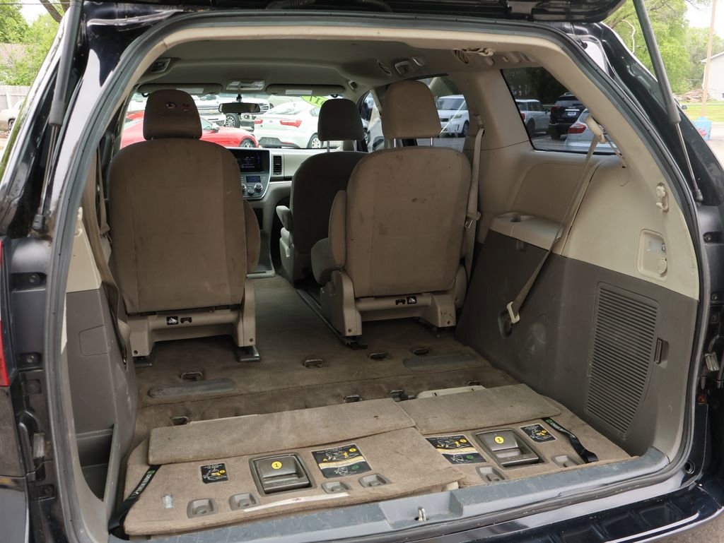 Used 2017 Toyota Sienna L FWD image 9