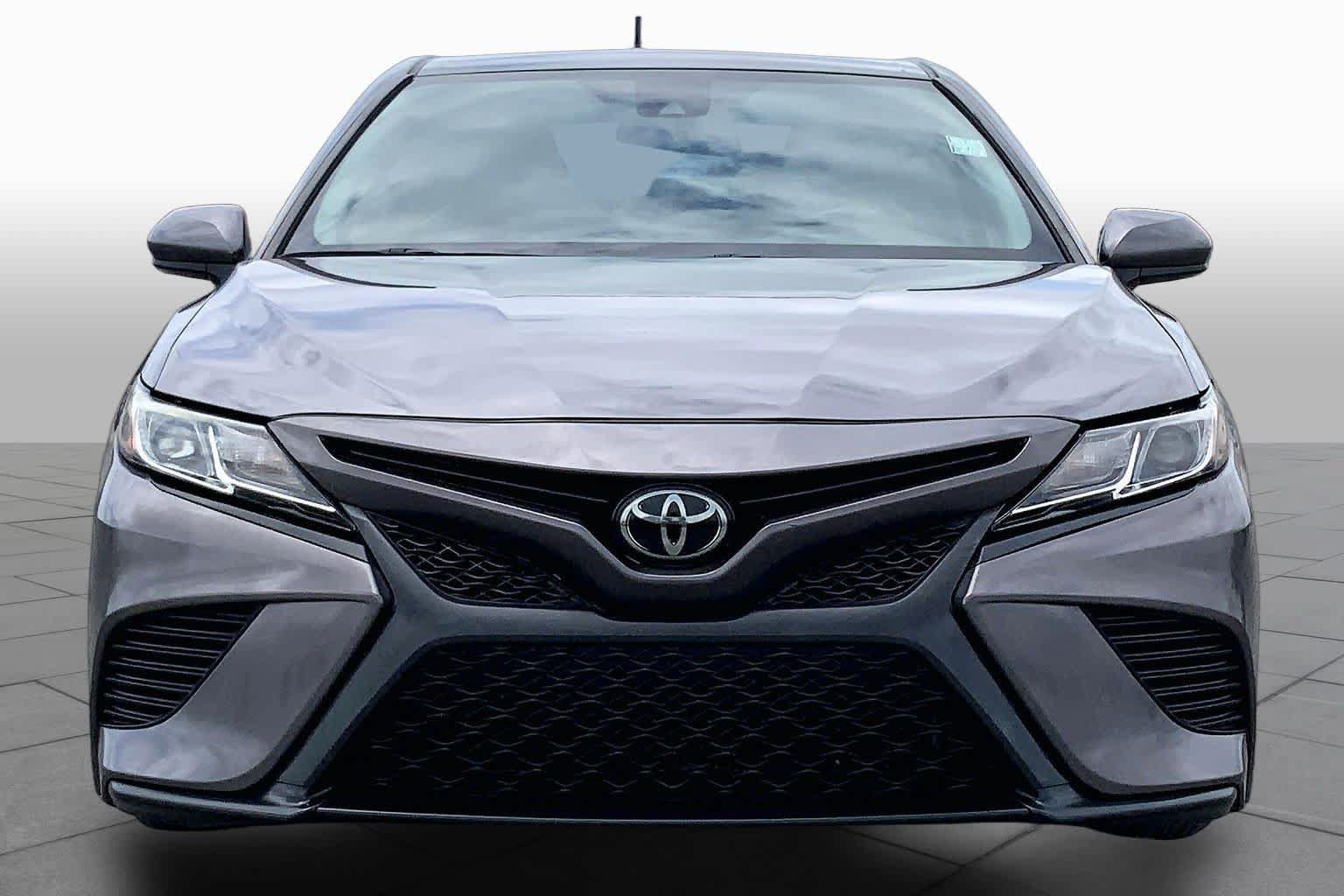 Used 2019 Toyota Camry SE FWD image 4