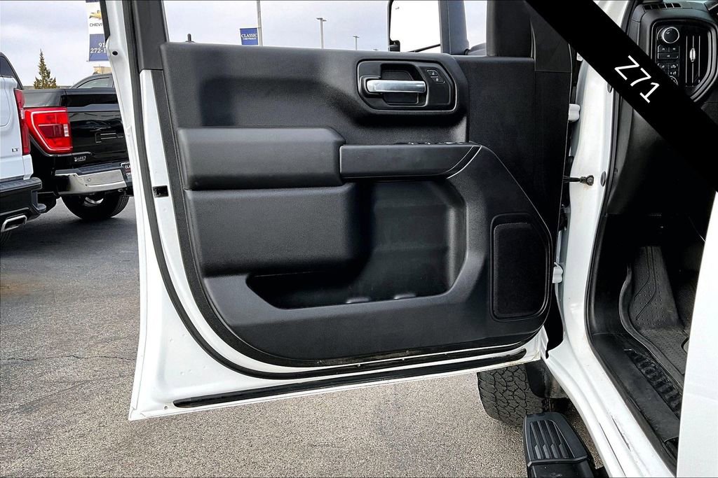 Used 2025 Chevrolet Silverado 2500 Custom w/ Custom Value Package image 19