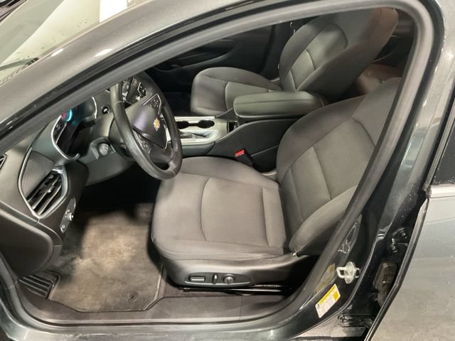 Used 2017 Chevrolet Malibu LT FWD image 19