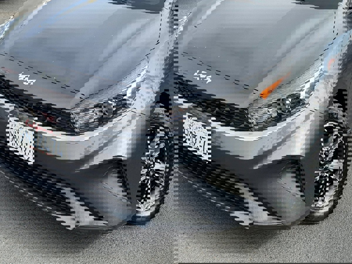 Used 2024 Kia Forte LXS image 3