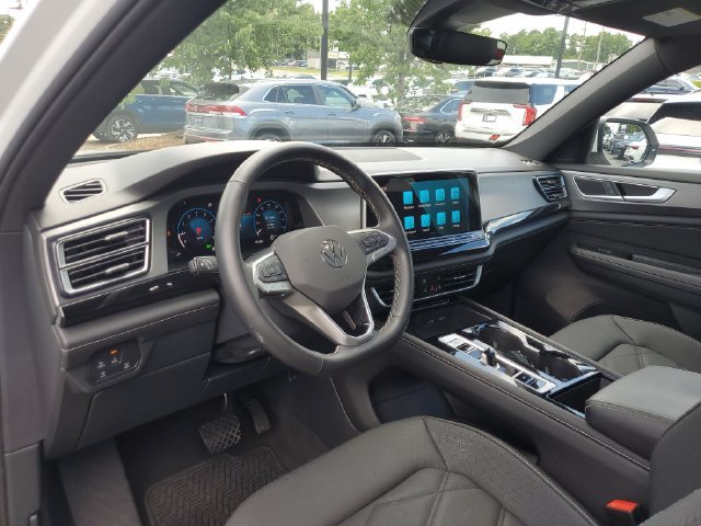 Certified 2025 Volkswagen Atlas Cross Sport SE w/ Panoramic Sunroof Package FWD image 25