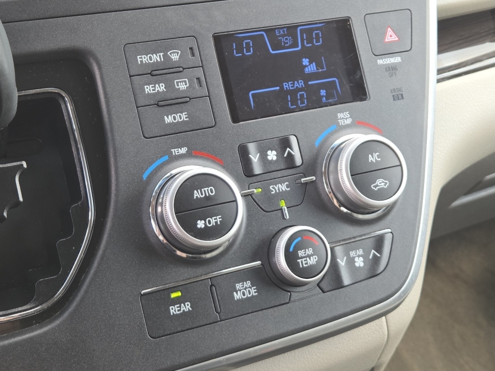 Used 2017 Toyota Sienna XLE Premium AWD/4WD image 31