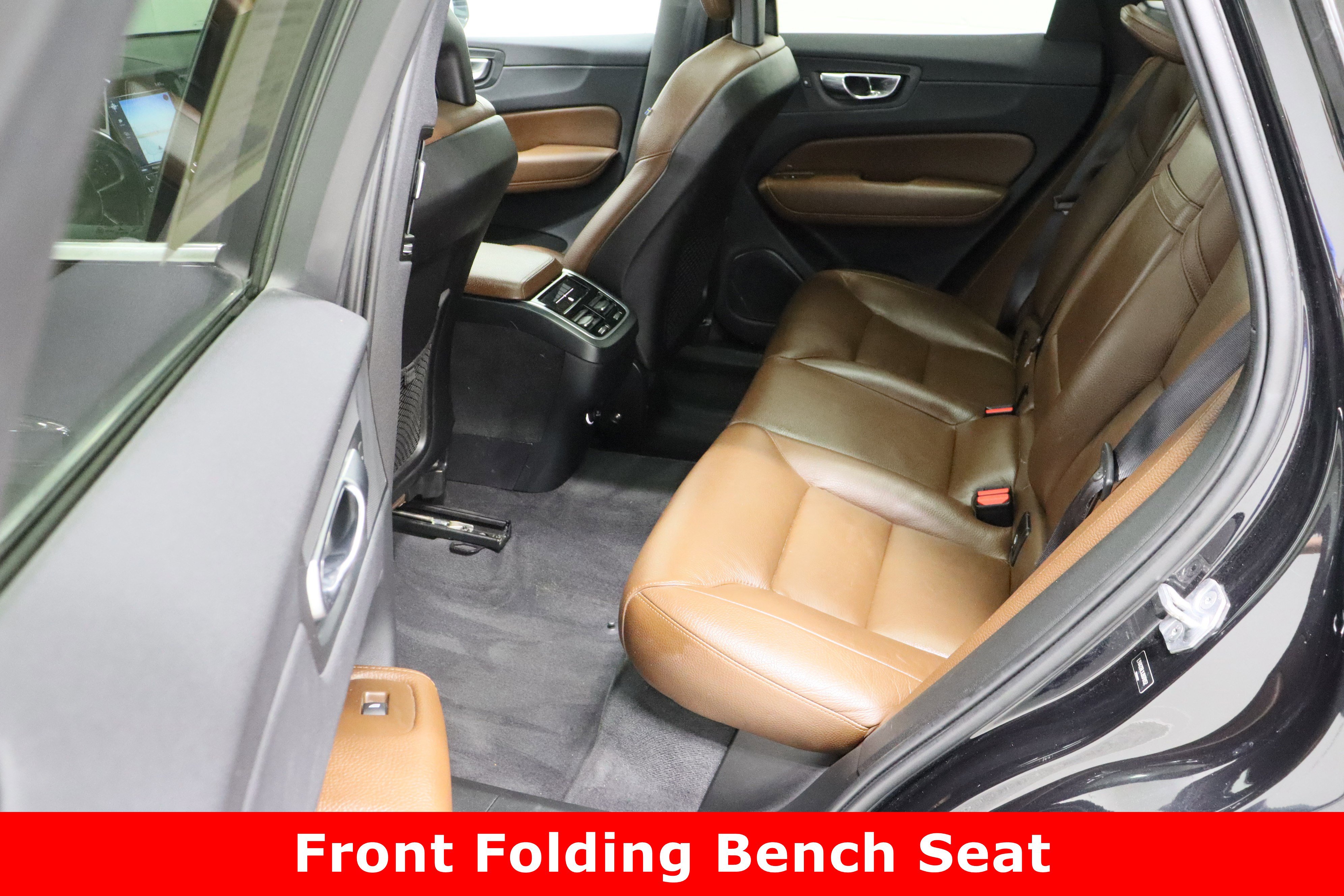 Used 2018 Volvo XC60 T6 Inscription w/ Convenience Package image 30