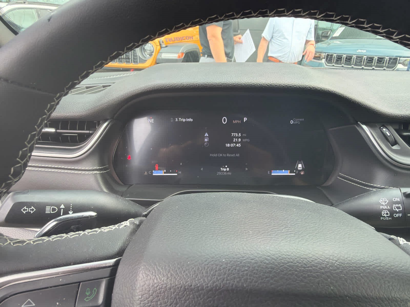 Used 2023 Jeep Grand Cherokee Altitude AWD/4WD image 8