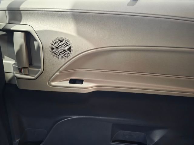 Used 2023 Toyota Sienna XLE w/ XLE Plus Package image 12