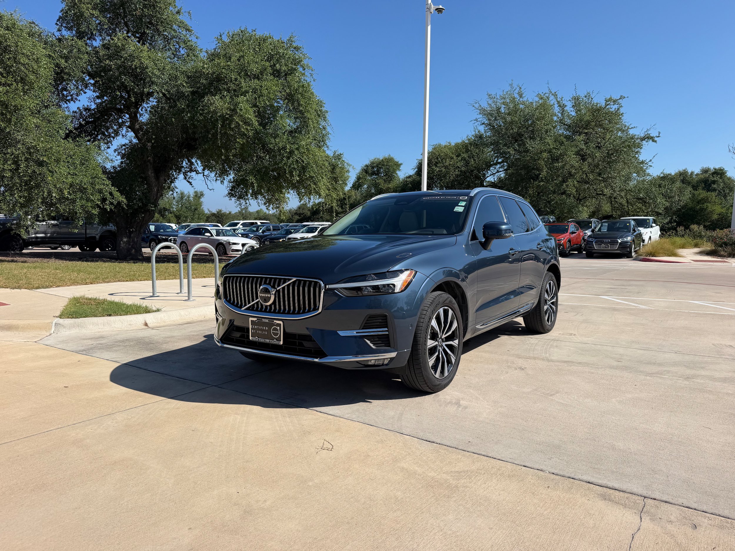Certified 2023 Volvo XC60 B5 Plus AWD/4WD image 2