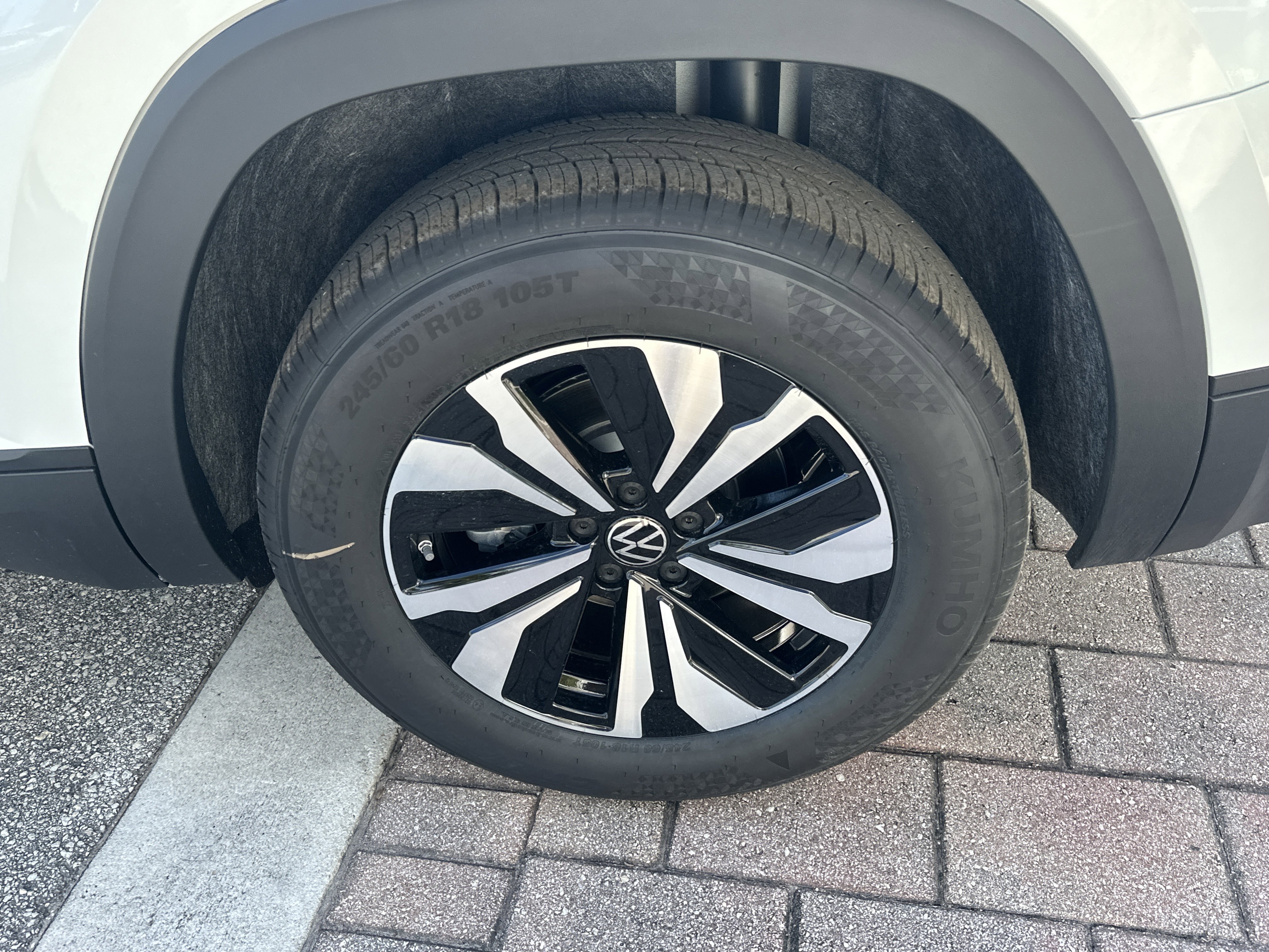 New 2026 Volkswagen Atlas SE image 10