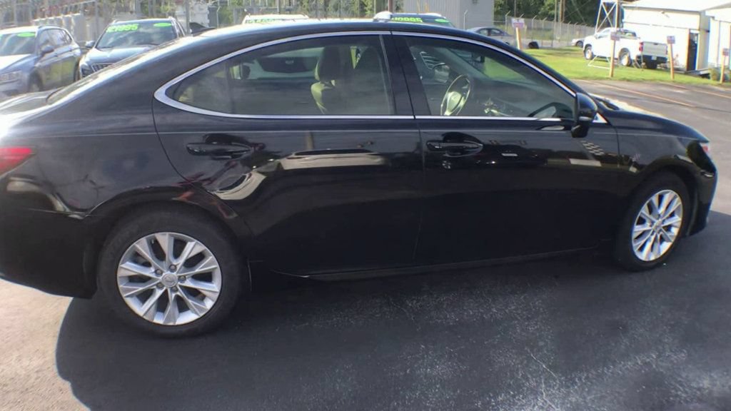 Used 2013 Lexus ES 300h w/ Luxury Pkg FWD image 9