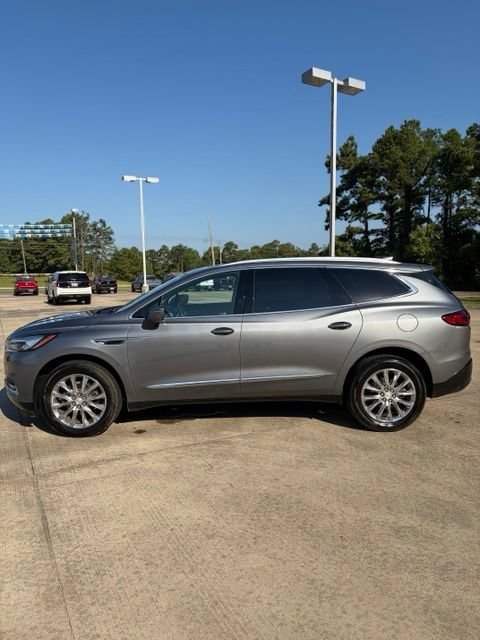 Used 2020 Buick Enclave Essence w/ Sound and Sites Package FWD image 2
