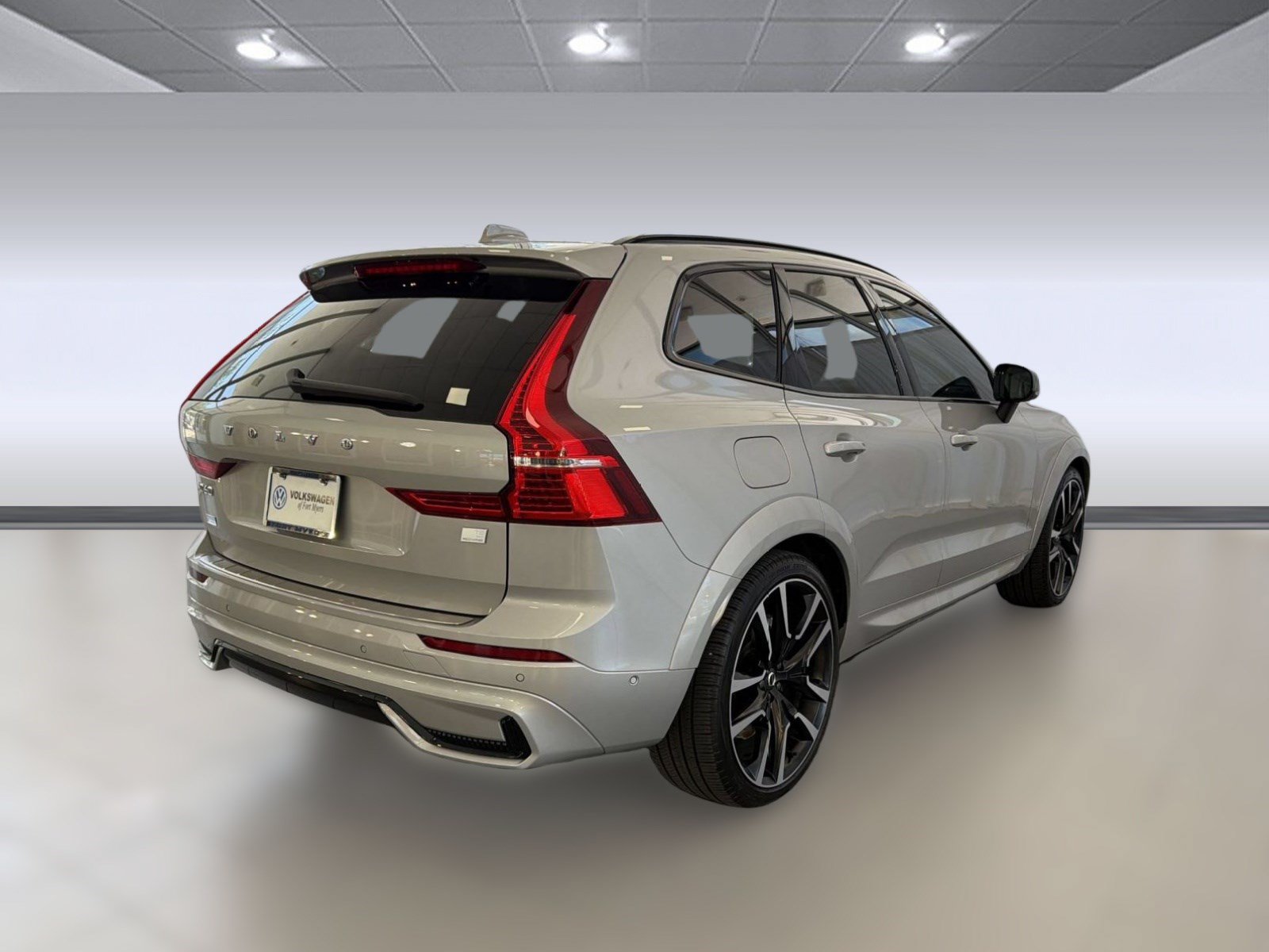 Used 2024 Volvo XC60 T8 Ultimate w/ Protection Package Premier AWD/4WD image 9