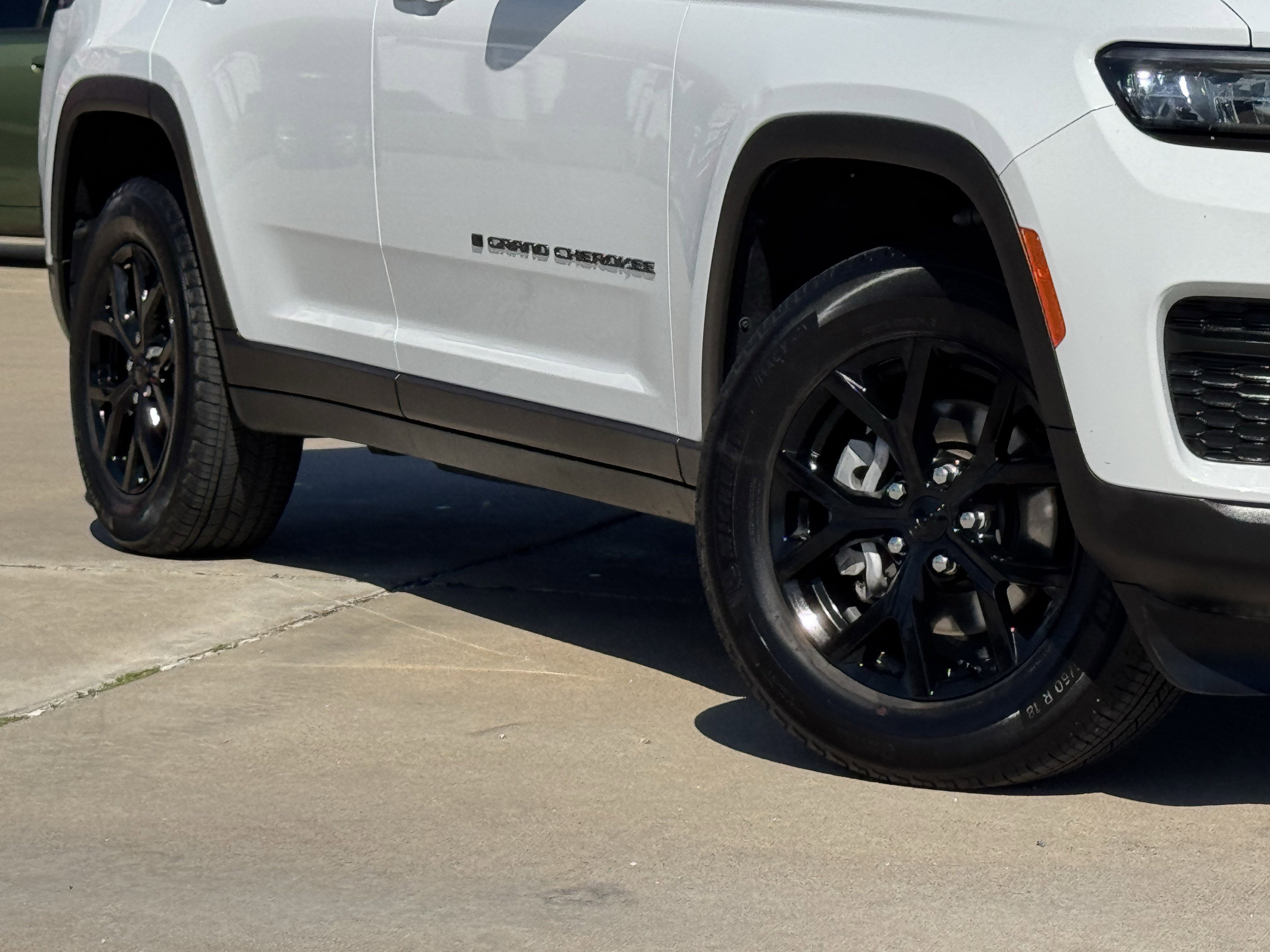 Used 2025 Jeep Grand Cherokee Altitude image 12