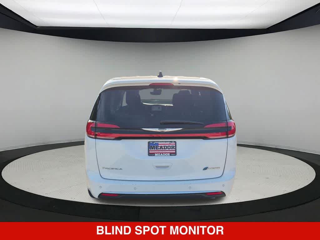 Used 2024 Chrysler Pacifica Limited FWD image 5