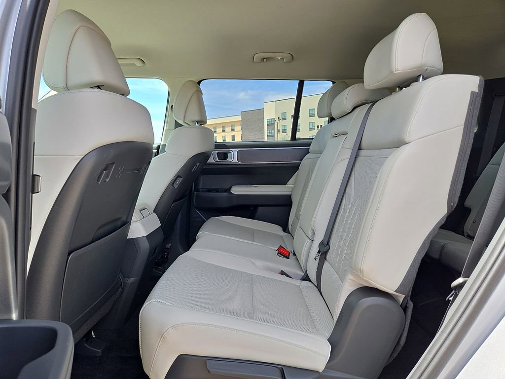 Used 2025 Hyundai Santa Fe SEL AWD/4WD image 13